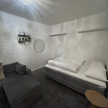 Arctic Studio, Daire